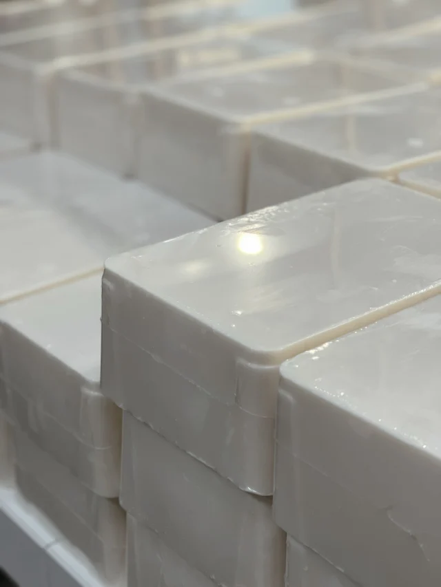 Щось на ідеальному 🤭Наша мильна основа уже зачекалася і мріє потрапити до вас - тому швиденько робіть замовлення у direct 👌🏻
📞 + 380934089878🚗 швидка відправка
📦 безпечне упакування#velona #velona_ua #velona_soap #soap #soap_ua