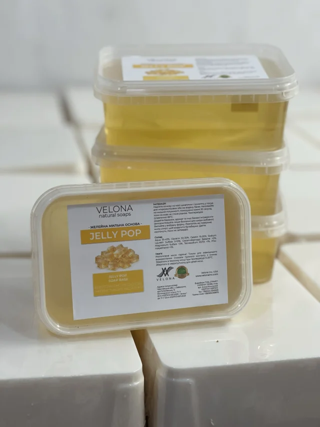 Хочете щось справді нестандартне у своїх виробах? 💛
Желейна мильна основа Jelly Pop від VELONA — це про вау-ефект і задоволення від кожного дотику!✨ Пластична, не «плаче» і добре тримає форму
✨ М’яко очищає, не сушить та зволожує шкіру
✨ Ідеальна для яскравого різнокольорового мила-желе
✨ Легко працює з барвниками, оліями та ароматамиТак, вона має свої нюанси — любить тепло і потребує упаковки 😉
Але вам варто її спробувати!Щоб здійснити замовлення пишіть в direct або телефонуйте:
📞 + 380934089878#velona #velona_ua #velona_soap #soap #soap_ua