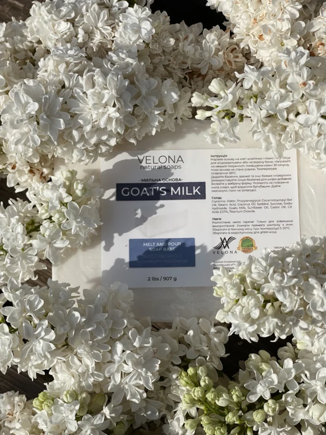 ХІТ ПРОДАЖІВ 🤩Мильна основа Goat’s Milk від VELONA — це:
• ніжна кремова текстура
• гарне піноутворення
• приємне відчуття на шкірі
• ідеальна база для авторського мила ручної роботи 🤍Створюйте естетичне мило, яке виглядає дорого та дарує справжнє задоволення у використанні 🌿Замовляйте мильну основу VELONA вже зараз — і перетворюйте свої ідеї на красиві мильні шедеври 🫧💌
📞 + 380934089878#velona #velona_ua #velona_soap #soap #soap_ua